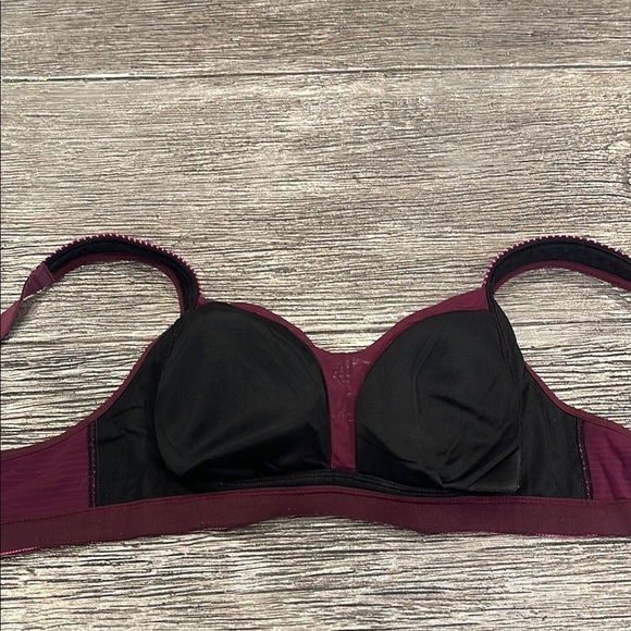 Lululemon Ta Ta Tamer III Medium - Picture 2 of 4